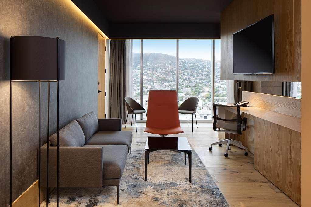 Galeria Plaza Monterrey Hotel ห้อง รูปภาพ A suite at the hotel