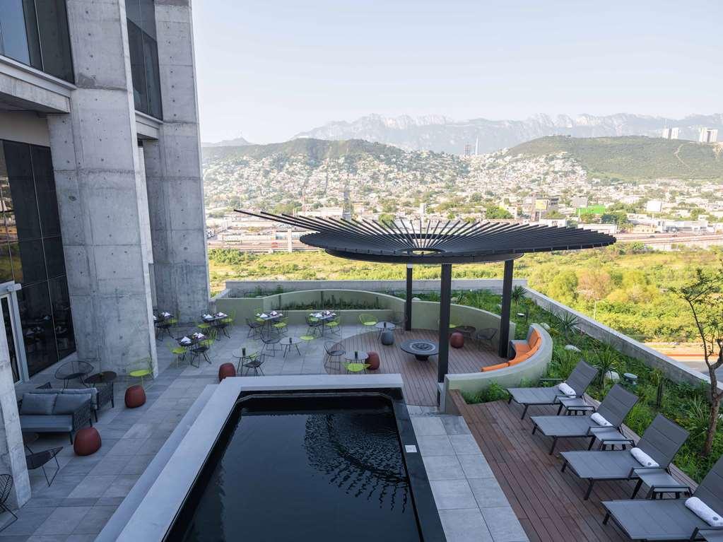 Galeria Plaza Monterrey Hotel สิ่งอำนวยความสะดวก รูปภาพ Rooftop pool at the hotel