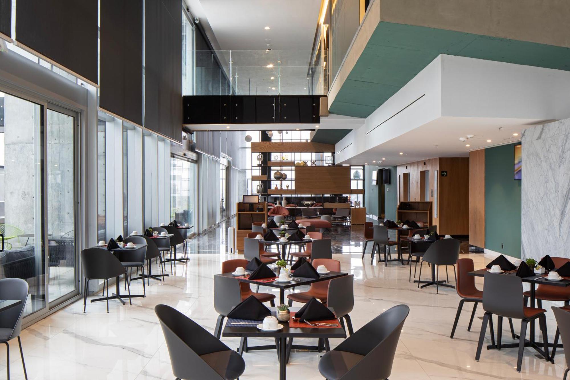 Galeria Plaza Monterrey Hotel ภายนอก รูปภาพ The lounge at the airport