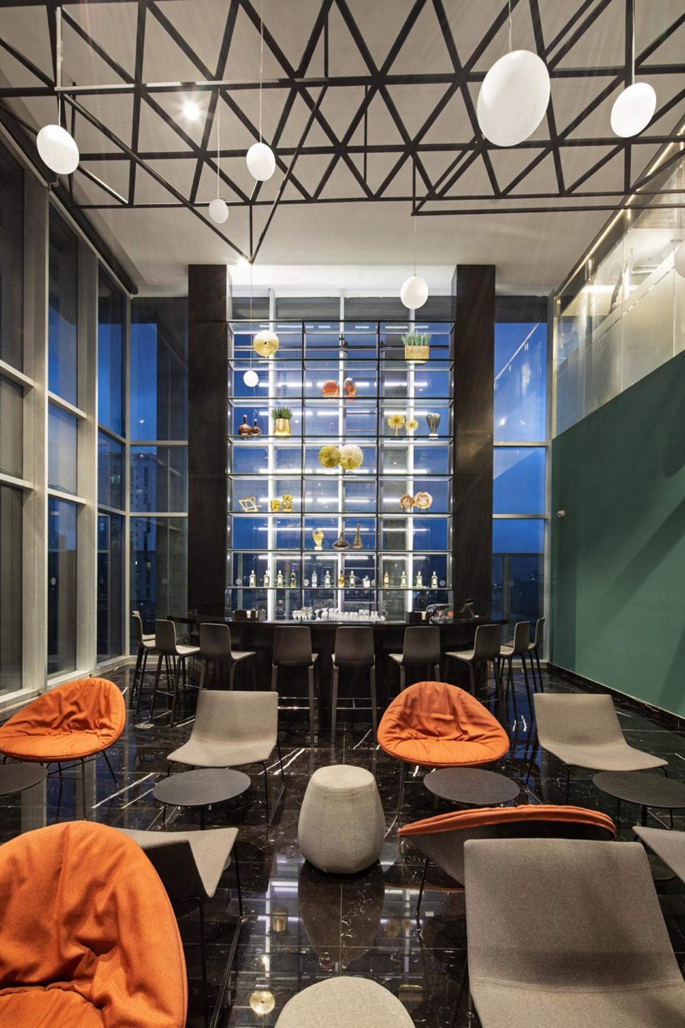 Galeria Plaza Monterrey Hotel ภายนอก รูปภาพ The bar at the 10th floor