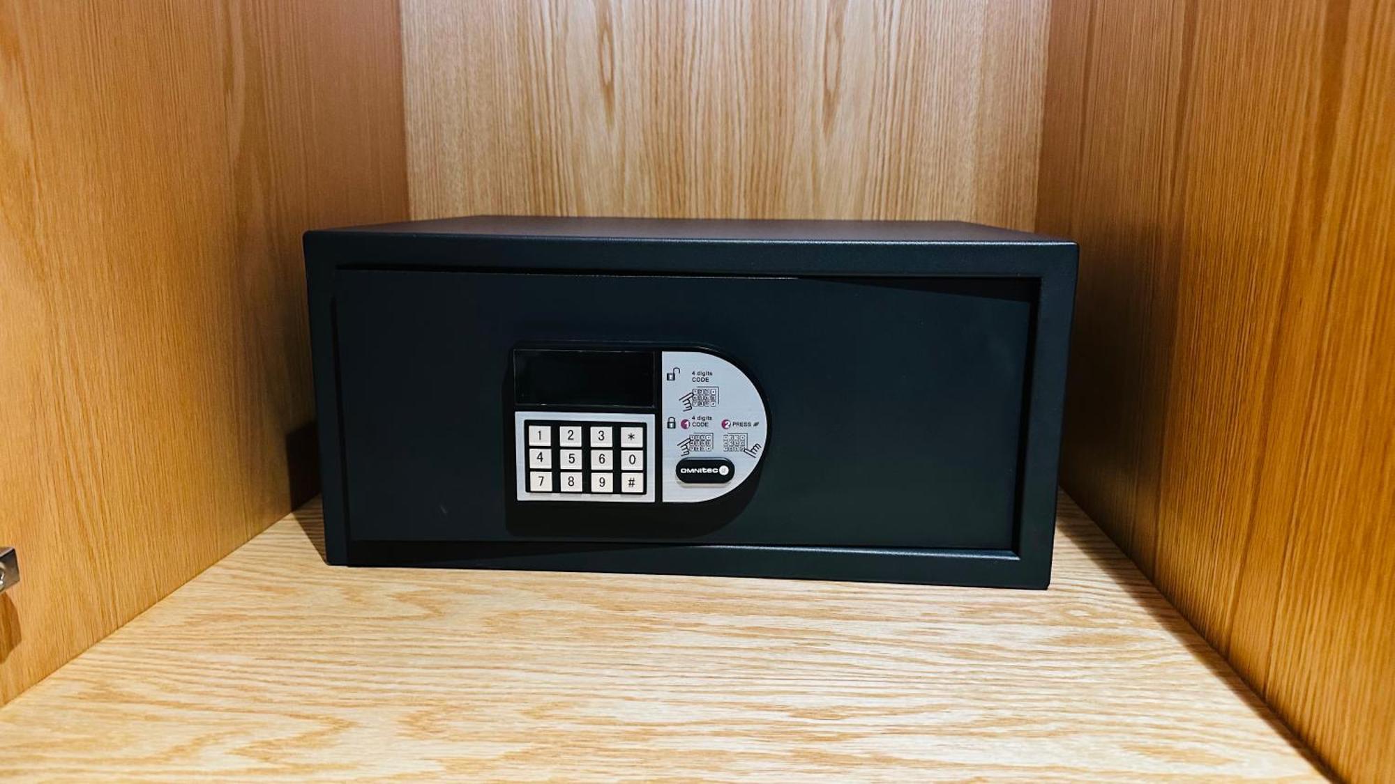 Galeria Plaza Monterrey Hotel ห้อง รูปภาพ A safe