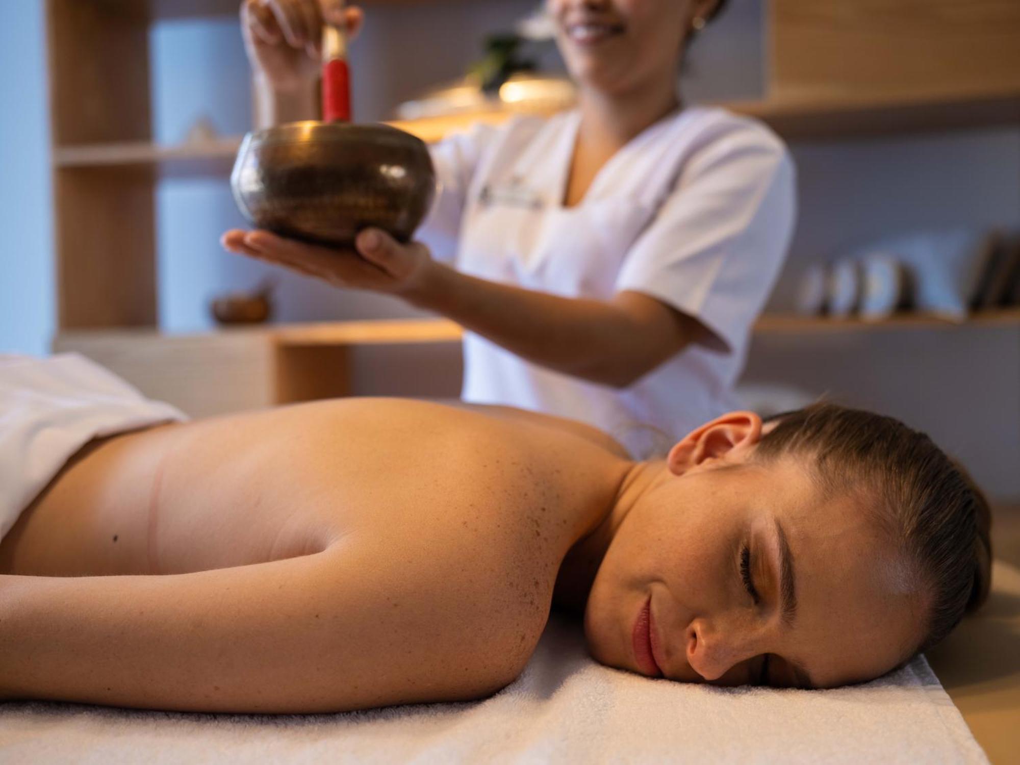 Galeria Plaza Monterrey Hotel ภายนอก รูปภาพ Singing bowl therapy
